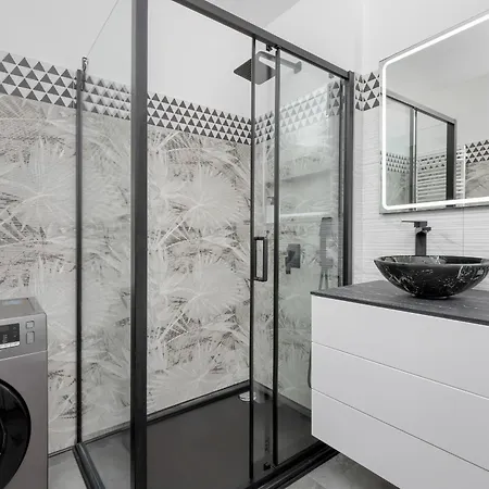 Modern Close To The In By Renters Apartament Gdańsk