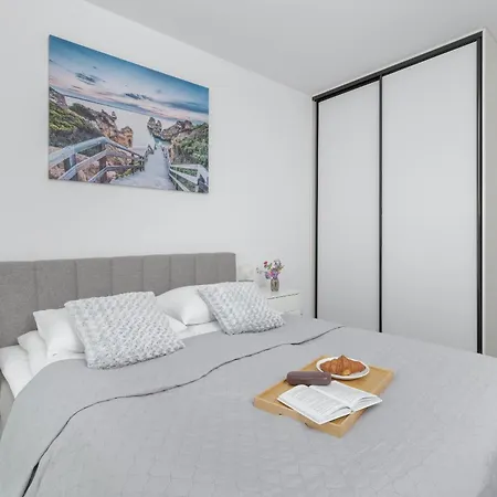 Modern Close To The In By Renters Apartment *